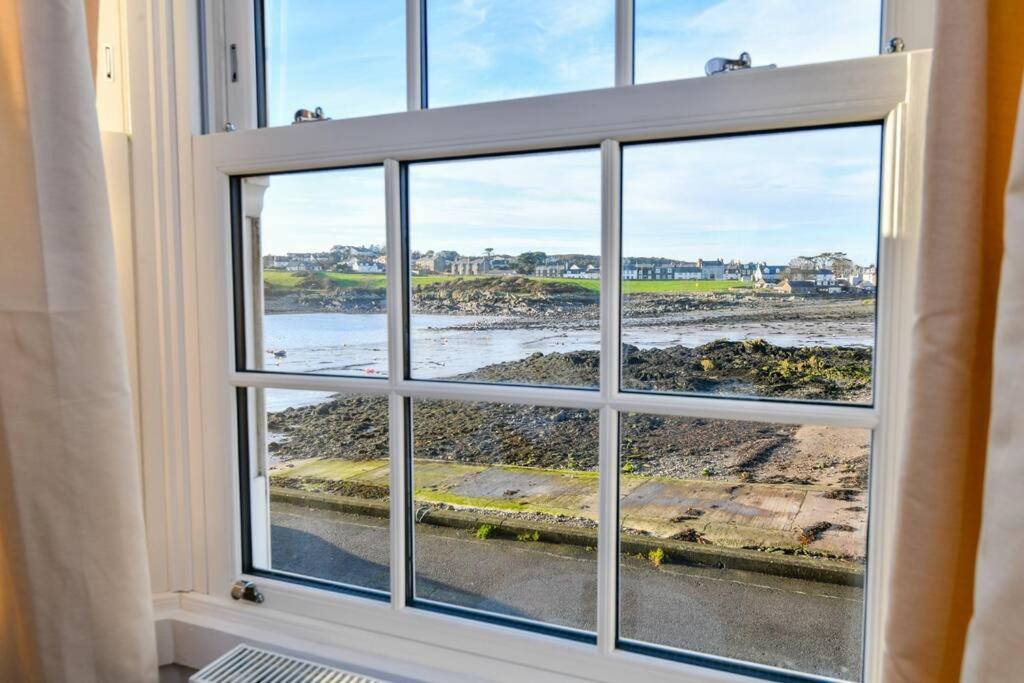 3 Bedroom Townhouse Right On The Harbour Isle of Whithorn Экстерьер фото