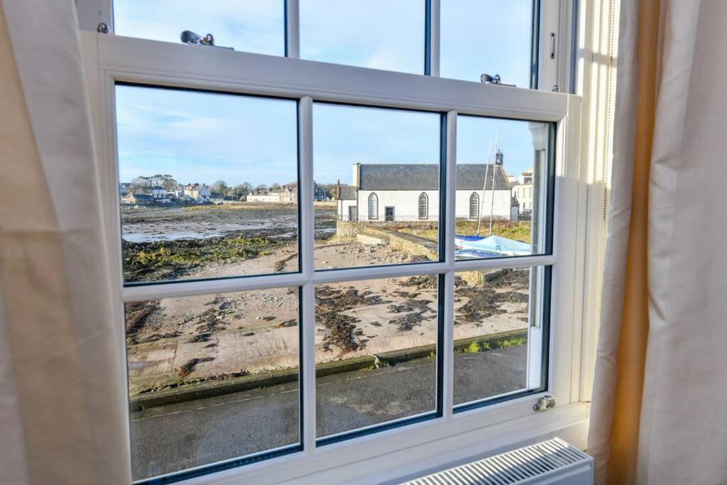 3 Bedroom Townhouse Right On The Harbour Isle of Whithorn Экстерьер фото