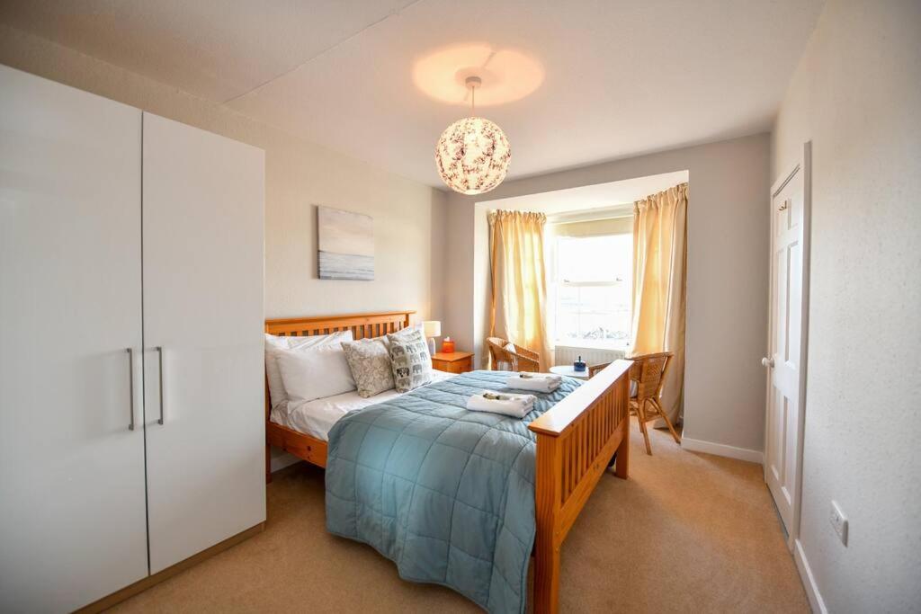 3 Bedroom Townhouse Right On The Harbour Isle of Whithorn Экстерьер фото