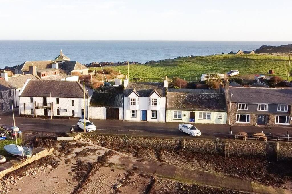 3 Bedroom Townhouse Right On The Harbour Isle of Whithorn Экстерьер фото